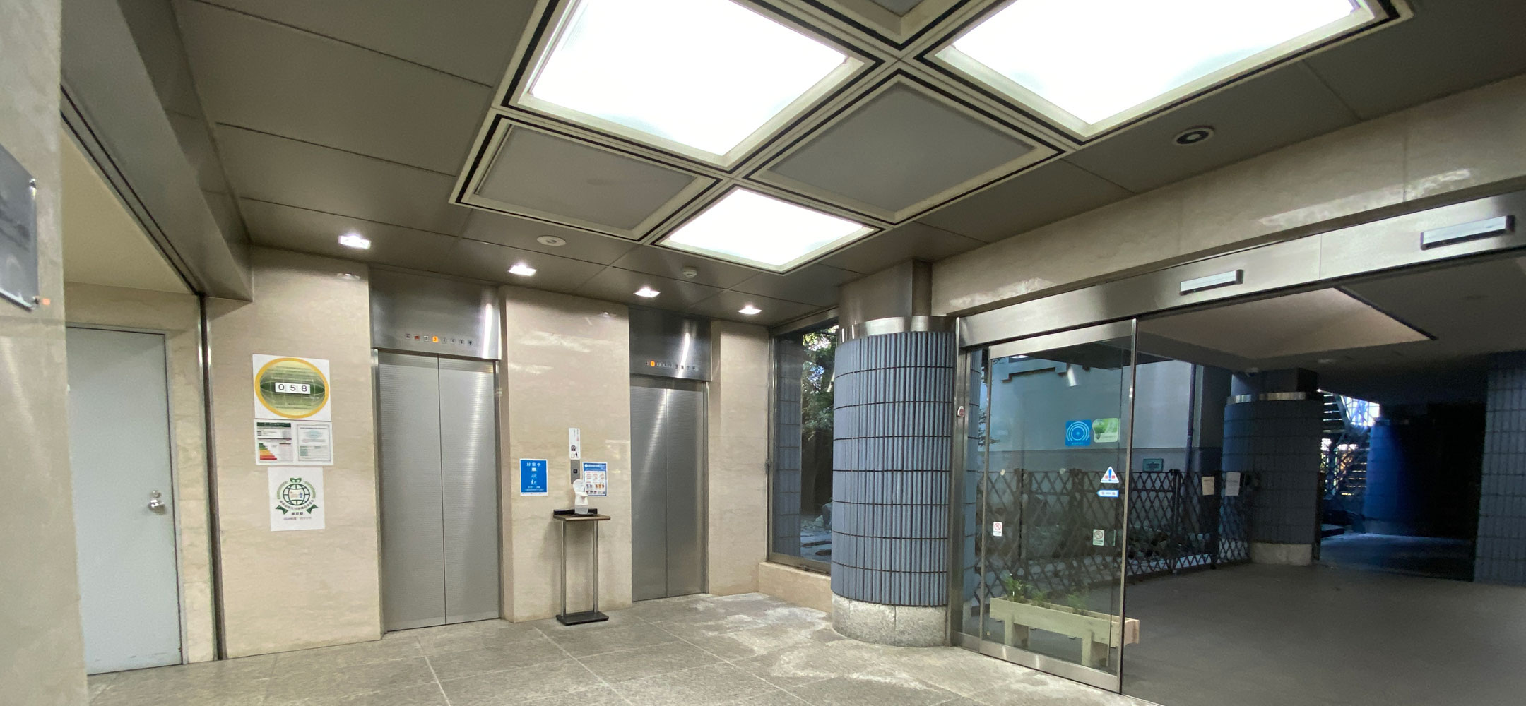 本郷瀬川ビルエレベーターホール